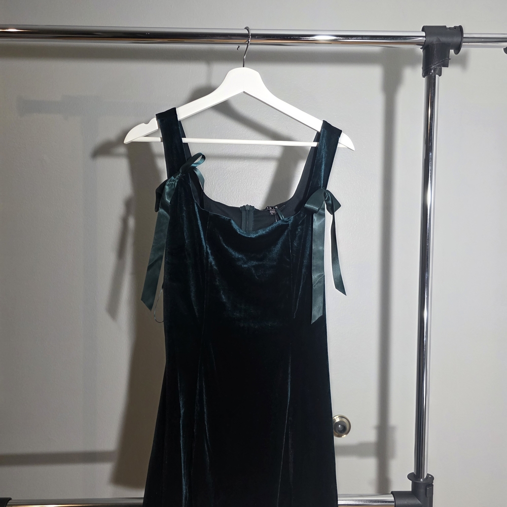Iris Strapless Velvet Dress in Deep Green
